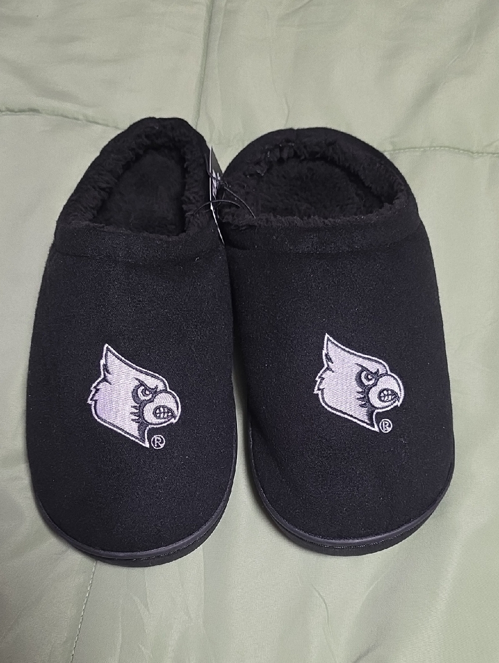 NCAA Men's Louisville Cardinals Embroidered Logo Black Slippers